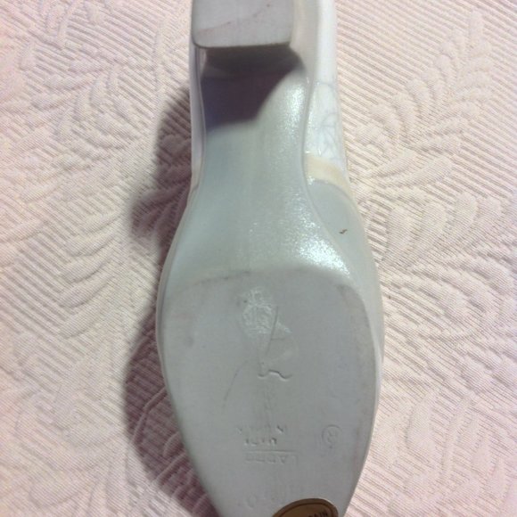 Lladro Figurine of Victorian Lace-up Shoe Active - Picture 10 of 14